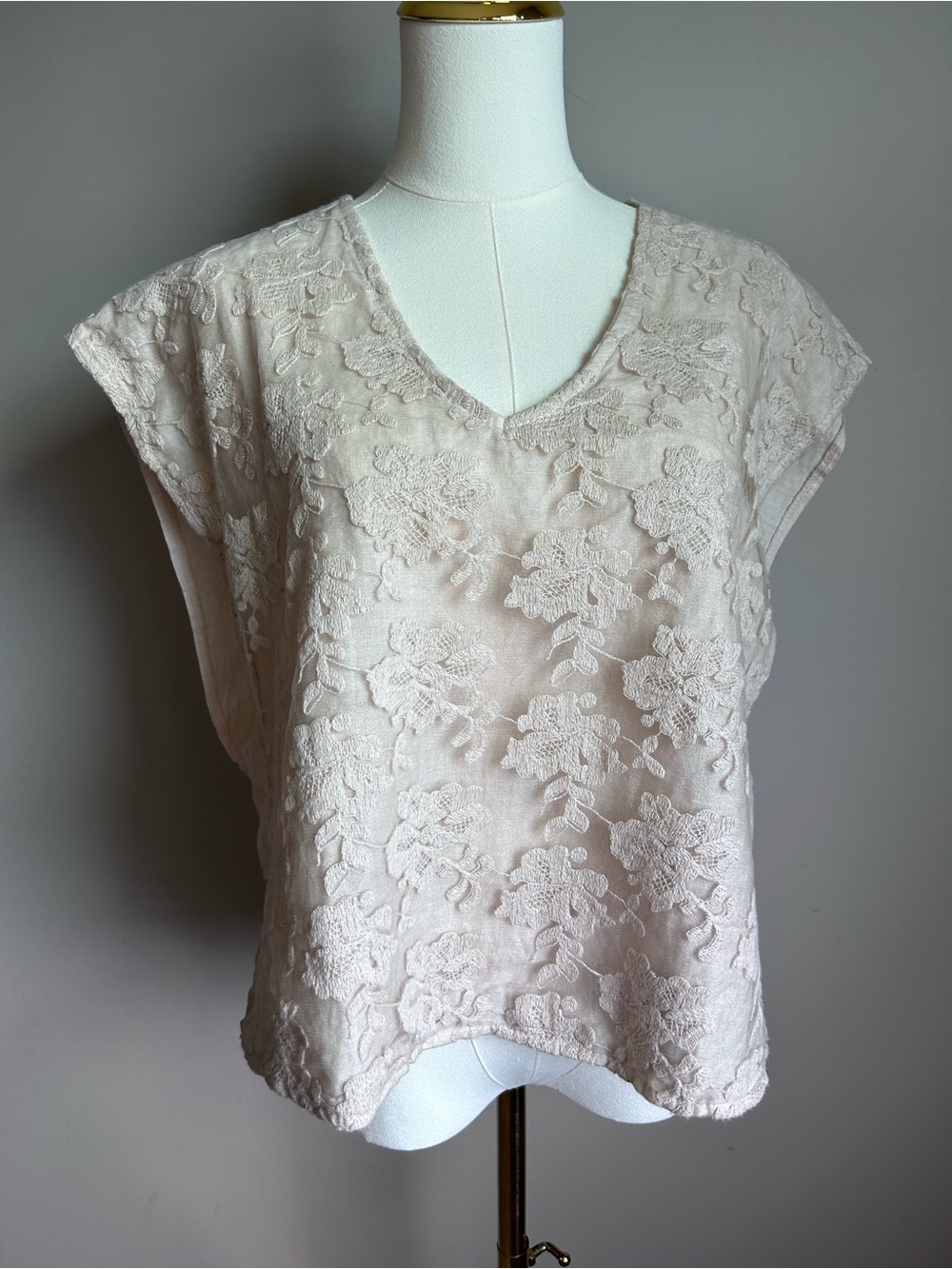 Linen floral V-Neck Embroidered Floral Cap Sleeve cream Top made in Italy summer